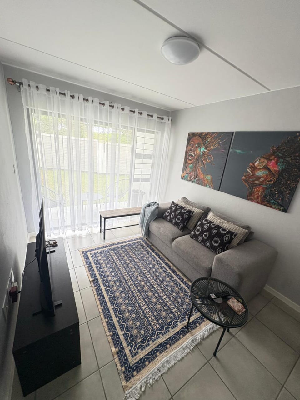 Monochrome View Apartment in South Africa