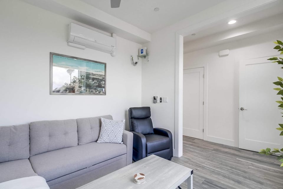 Park Blvd 302 - Newly Built - Spa - Central Apartment in San Diego