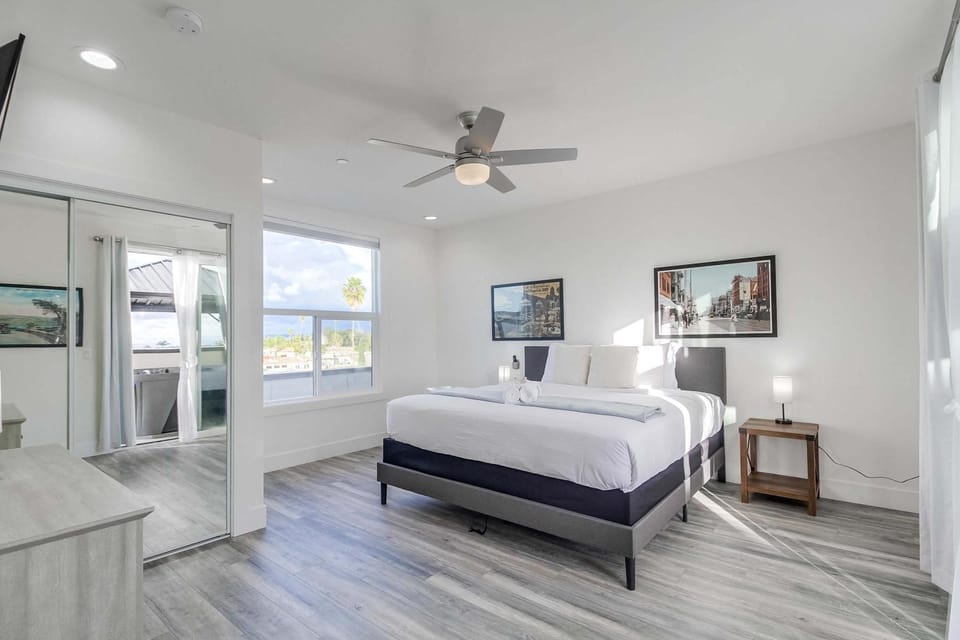 Park Blvd 302 - Newly Built - Spa - Central Apartment in San Diego