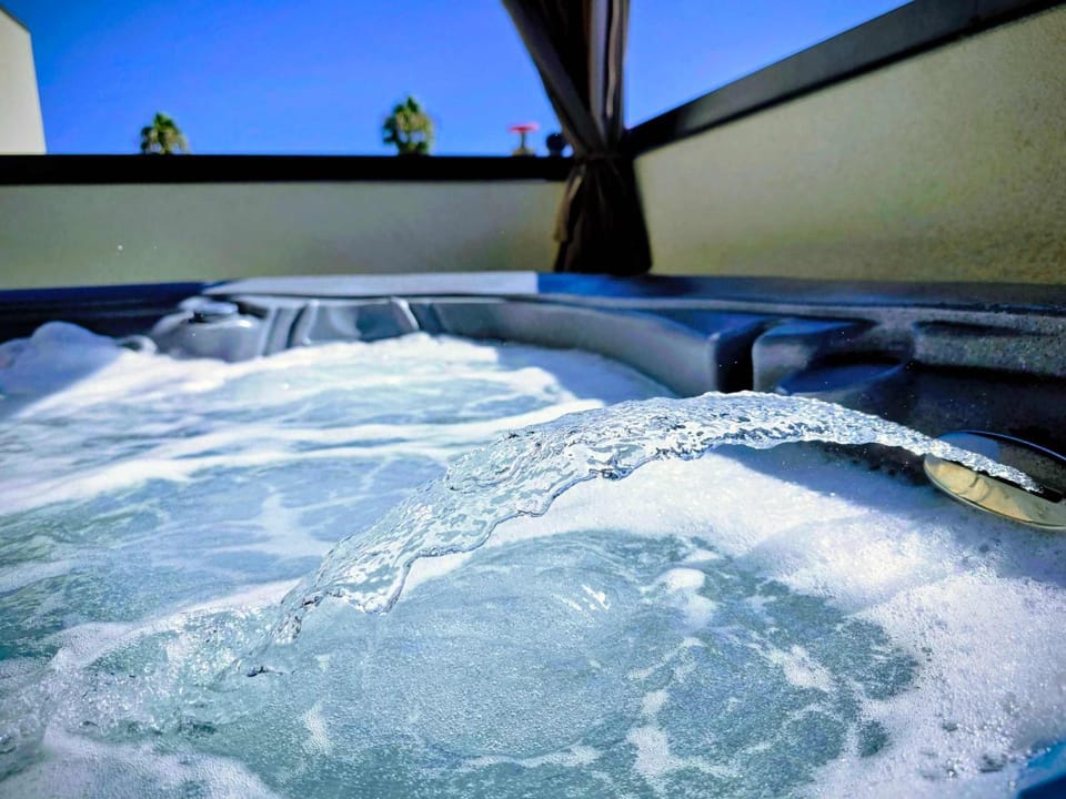 Park Blvd Paradise 303 king bed With a private Spa Apartment in San Diego