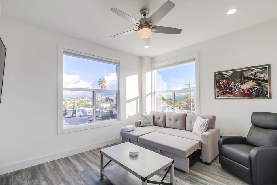Park Blvd Paradise 304 New construction, king bed! Apartment in San Diego