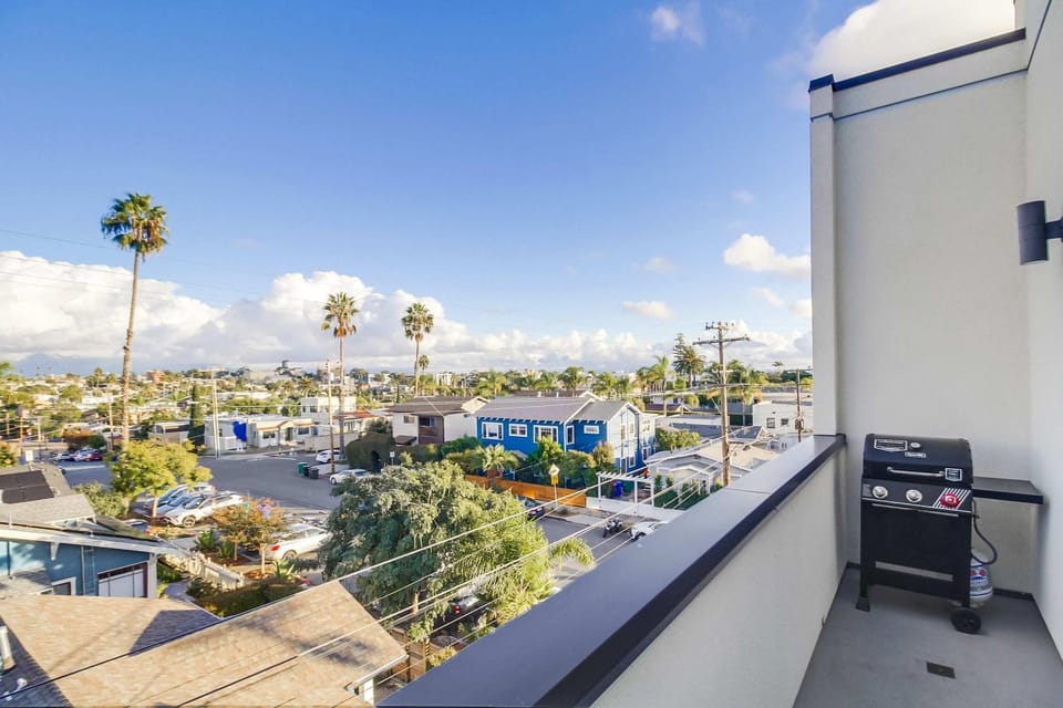 Park Blvd Paradise 304 New construction, king bed! Apartment in San Diego