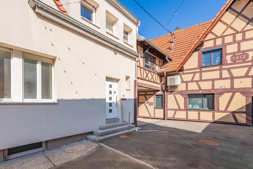 Property building, Facade/entrance
