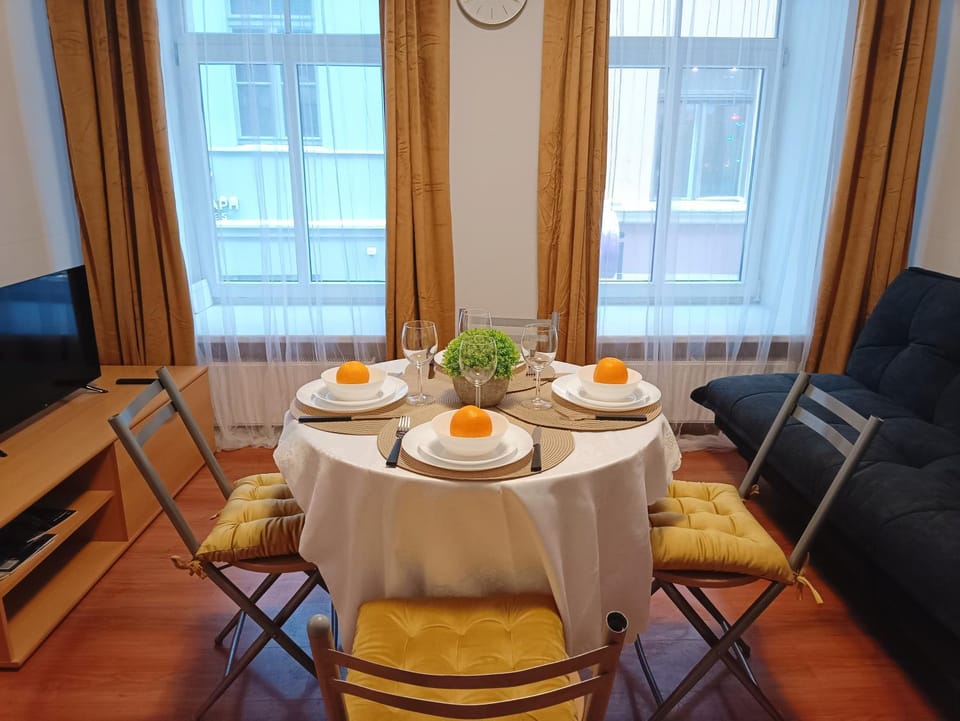 View (from property/room), Living room, Seating area, Dining area