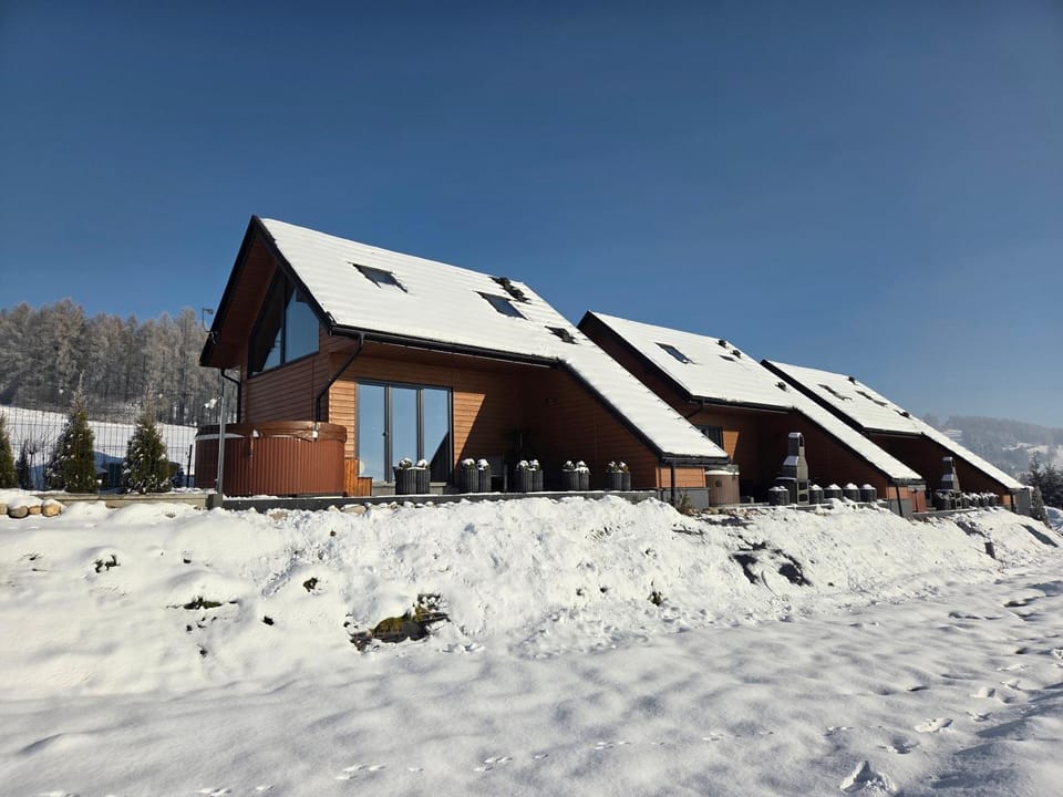 COSY CABINS - las, jezioro, góry, Velo Czorsztyn, prywatna sauna, jacuzzi bez limitu Cabin in Lesser Poland Voivodeship