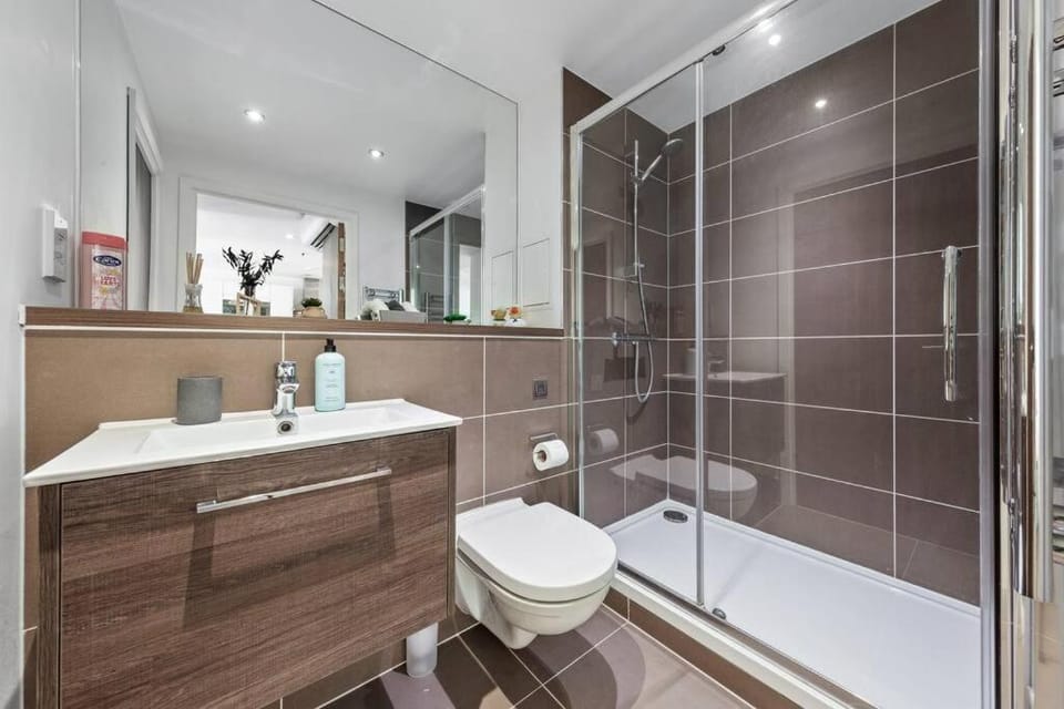 Shower, Toilet, Bathroom