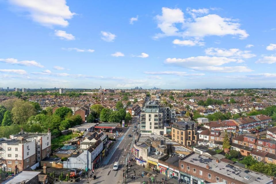 Brand new apartment 20 mins from London Waterloo BP34 Apartment in London