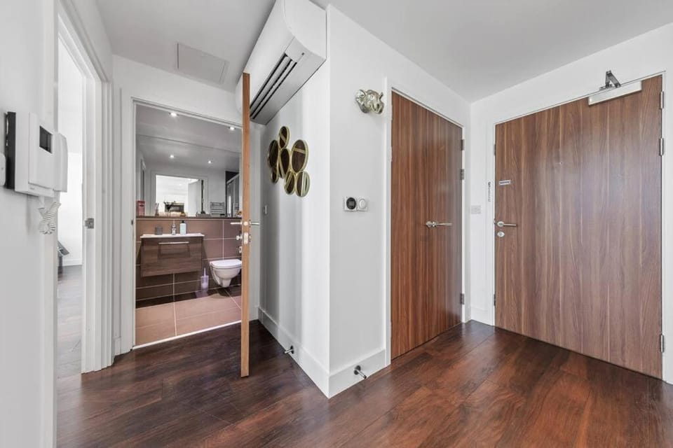 Brand new apartment 20 mins from London Waterloo BP34 Apartment in London