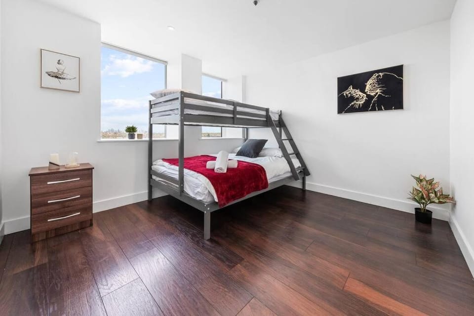 Brand new apartment 20 mins from London Waterloo BP34 Apartment in London