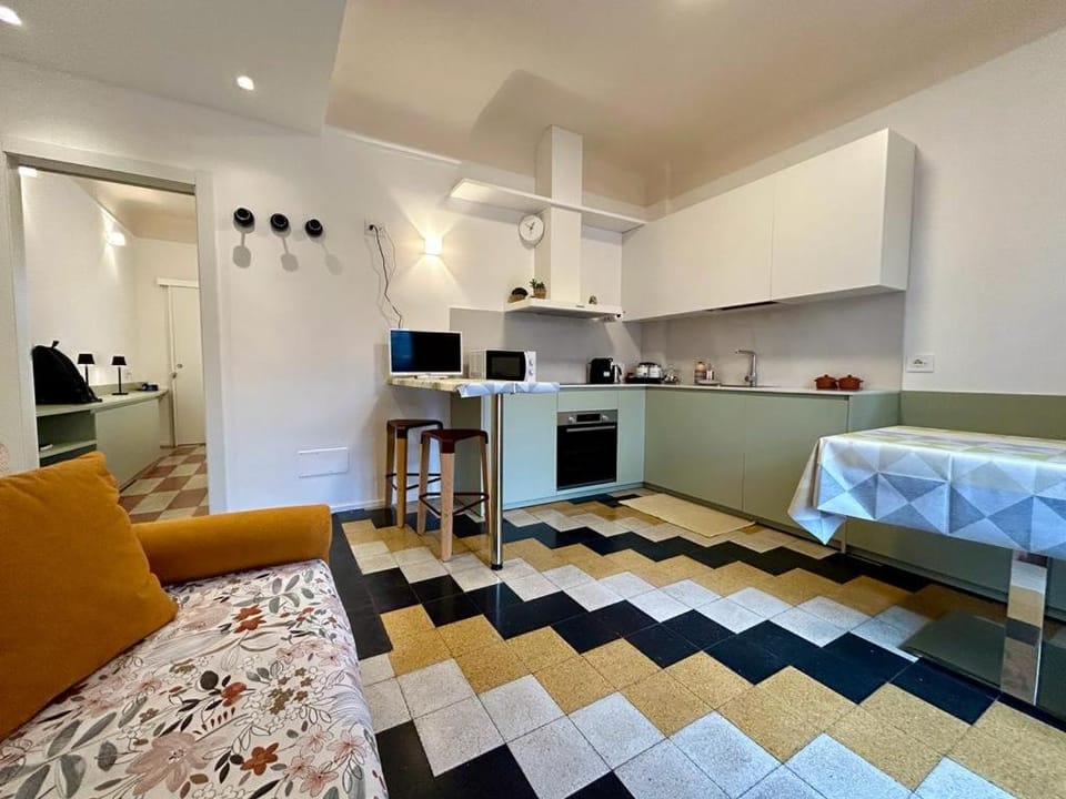 Kitchen or kitchenette, Living room, Seating area