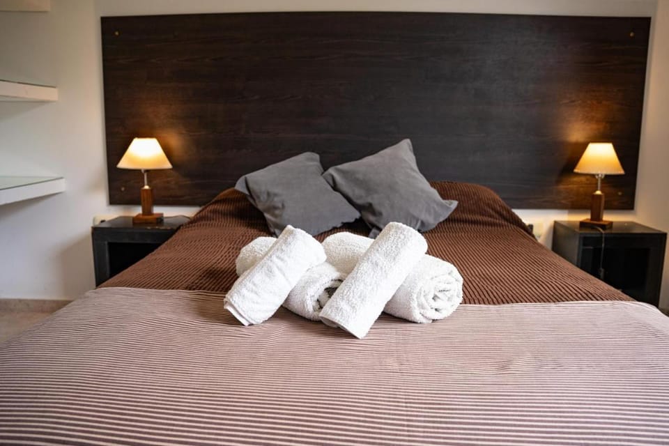 Bed, Photo of the whole room, Bedroom, towels