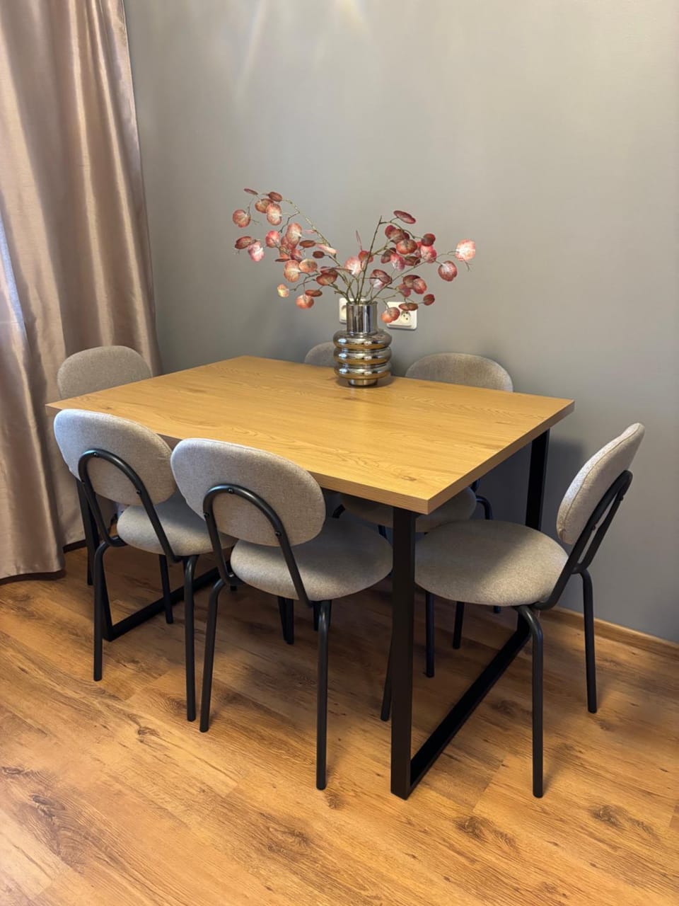 Seating area, Dining area
