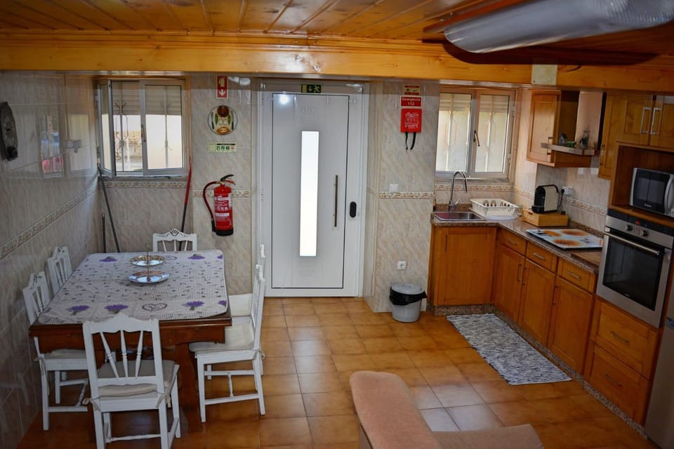 Kitchen or kitchenette, Dining area, oven, stove