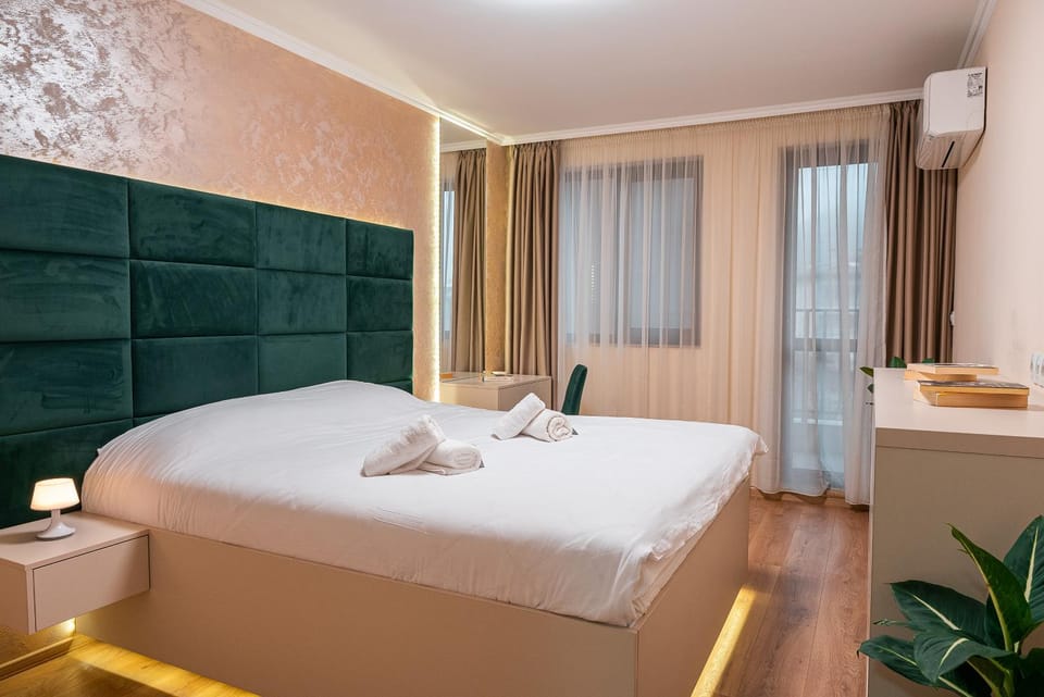 Bed, Photo of the whole room, Bedroom, towels, air conditioner