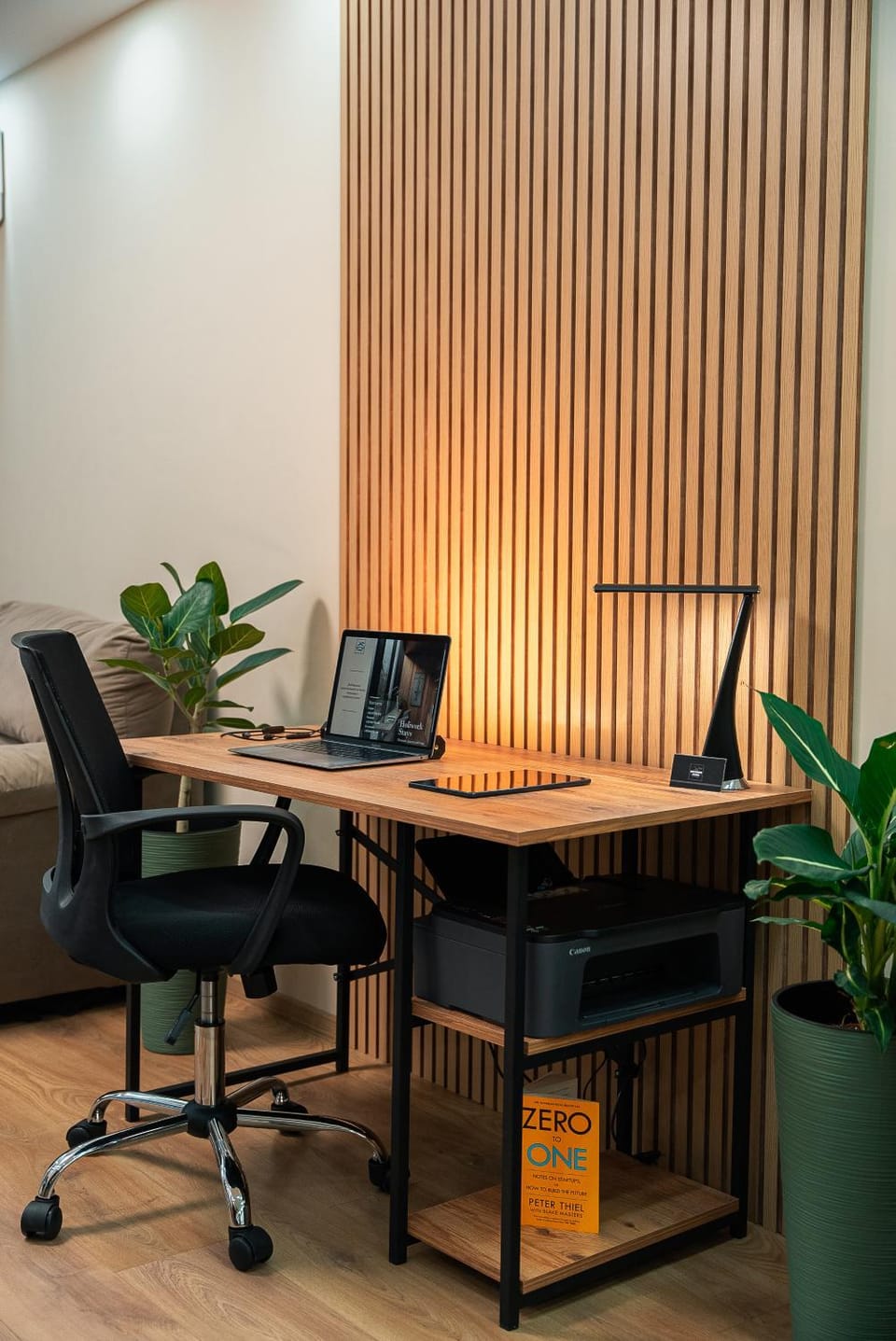 Living room, Business facilities, Decorative detail, Seating area, internet