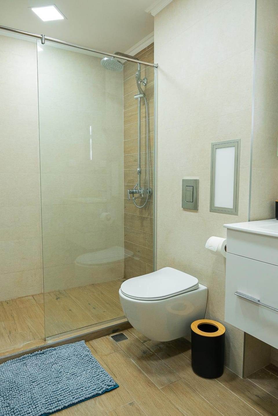 Shower, Toilet, Bathroom, On site, towels