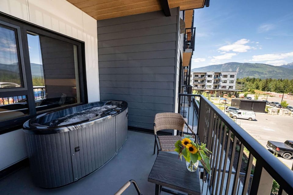 Revytalise - Cozy 3 Bedroom Condo Apartment in Revelstoke