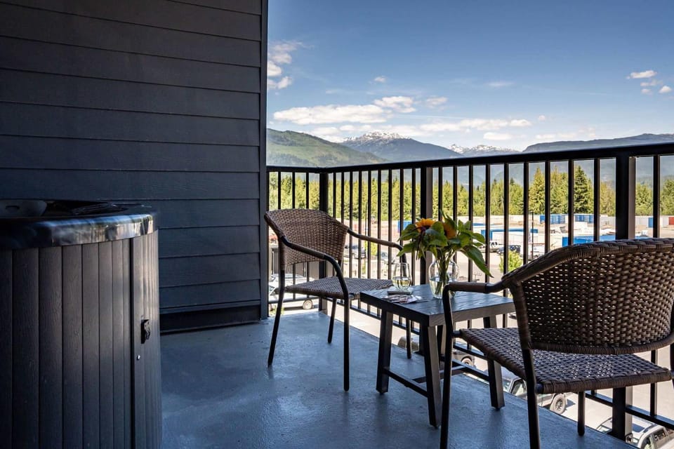 Revytalise - Cozy 3 Bedroom Condo Apartment in Revelstoke