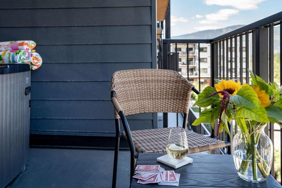 Revytalise - Cozy 3 Bedroom Condo Apartment in Revelstoke