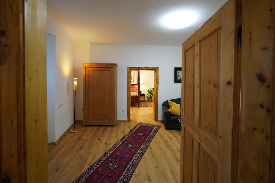 Photo of the whole room, Bedroom, wardrobe