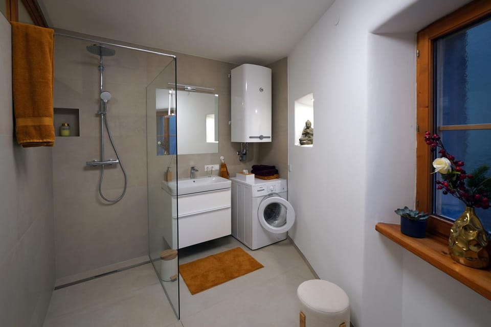 Shower, Bathroom, towels, washing machine