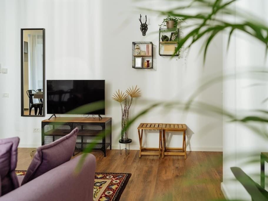 Central 6 Apartment - New Building & Parking Apartment in Bucharest