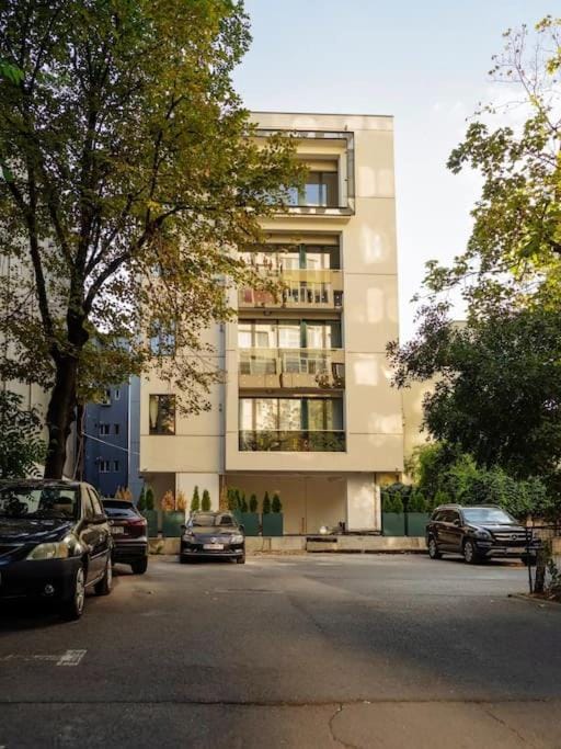 Central 6 Apartment - New Building & Parking Apartment in Bucharest