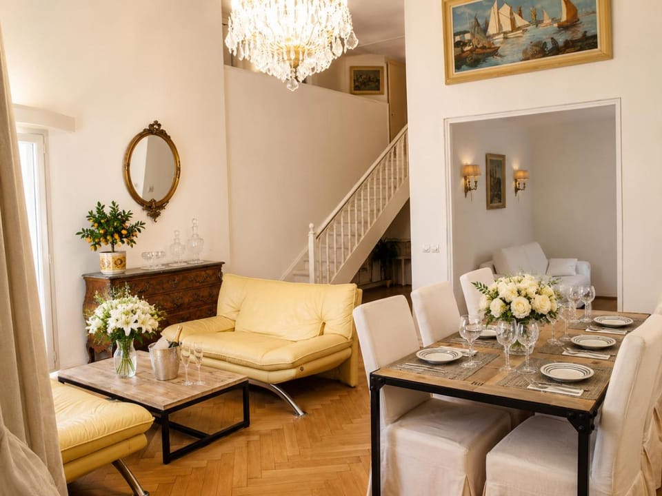Duplex à la Villa Canteraine Apartment in Cannes