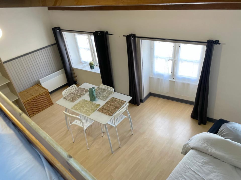 Bed, Living room, Photo of the whole room, Dining area, Bedroom