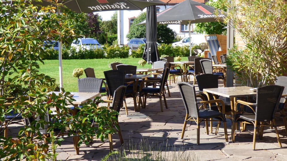 Restaurant/places to eat, Spring, Day, Garden, Balcony/Terrace, Garden view