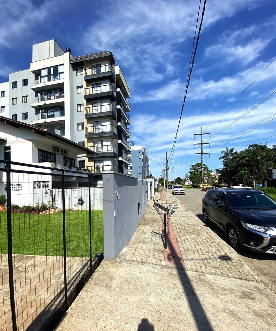 Garden view, Street view
