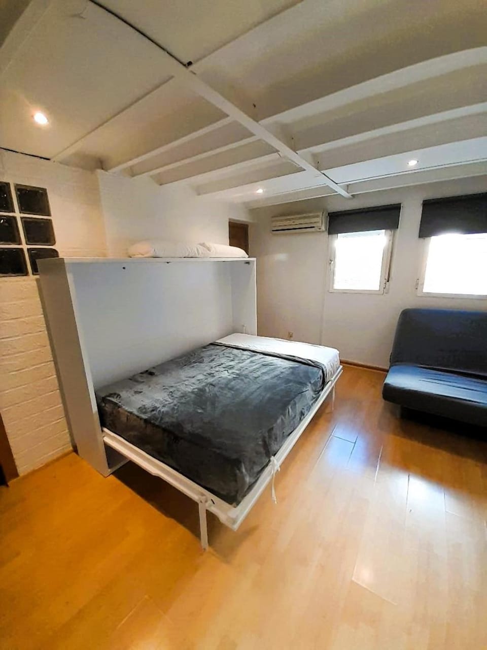 Piso para 4 - Puerta del Sol Apartment in Centro