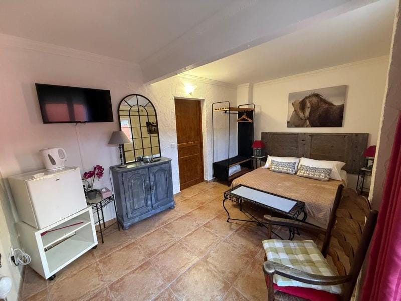 Chambre SEVILLE - Piscine chauffée - Mas Saint-Louis Bed and Breakfast in Saintes-Maries-de-la-Mer