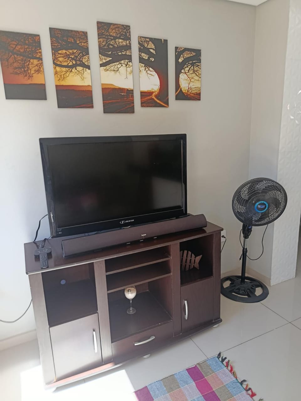 SOBRADO DOIS QUARTOS COM TV A CABO, WIFI, CAMA QUEEN PRóx ao centro House in State of Rio de Janeiro