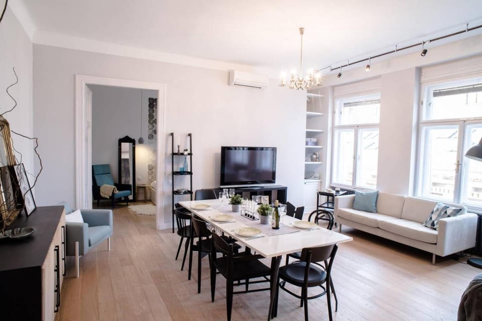 Stunning new central home near Basilica Apartment in Budapest