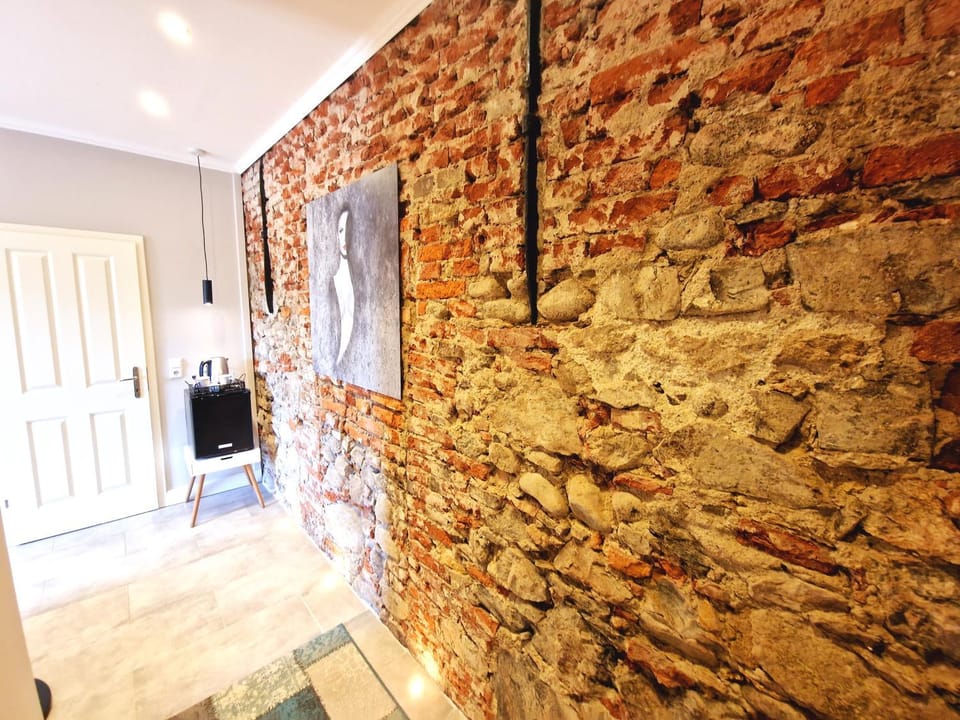 Photo of the whole room, Decorative detail