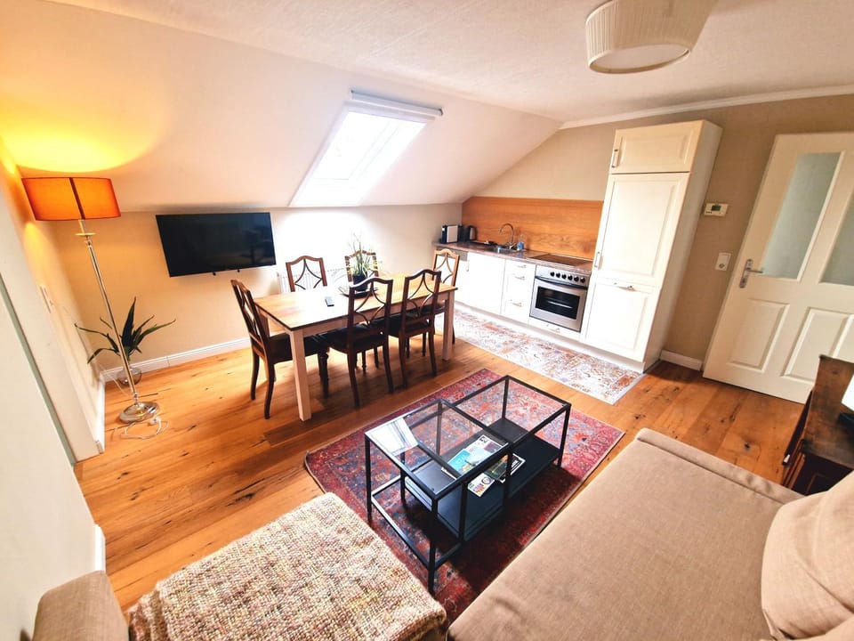 Dining area, kitchen