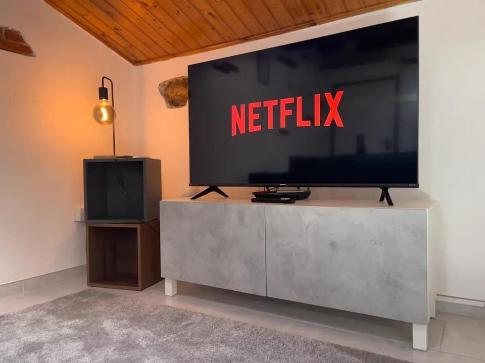 Communal lounge/ TV room, TV and multimedia, Evening entertainment
