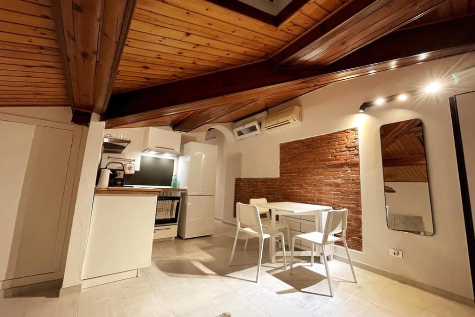 Kitchen or kitchenette, Dining area, pet friendly, stove, air conditioner
