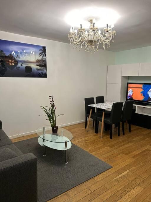 TV and multimedia, Living room, Dining area