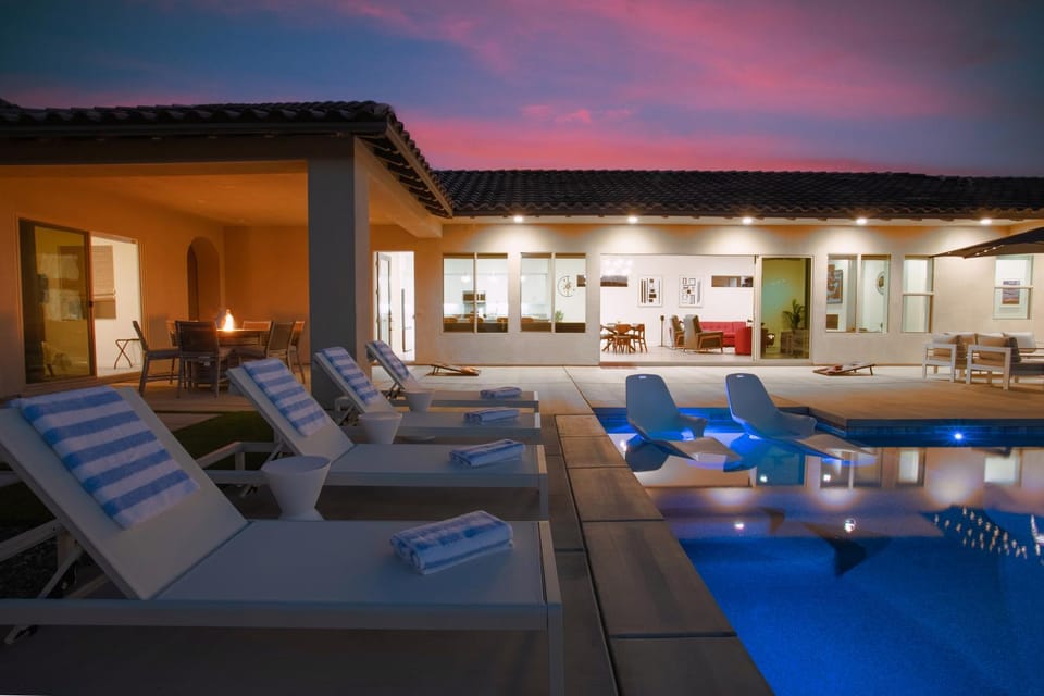 Night, Swimming pool, sunbed