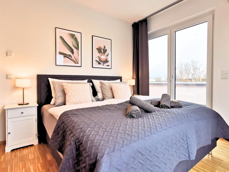 Bed, View (from property/room), Bedroom, towels