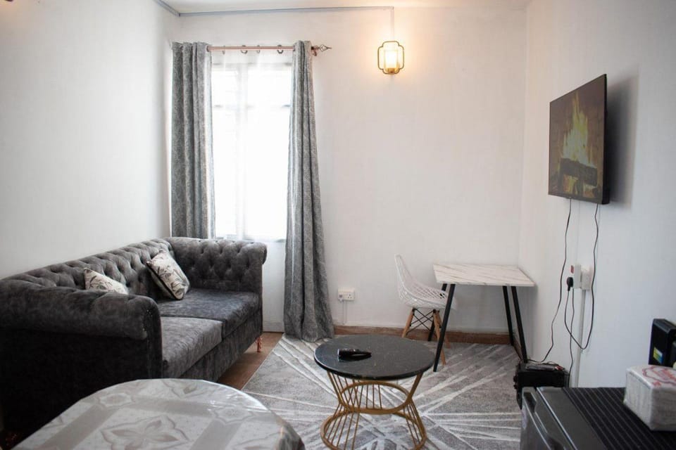 Gee's Holiday Home Apartment in Mombasa CBD - Parking Apartment in Mombasa