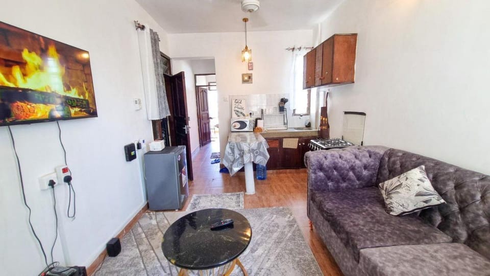 Gee's Holiday Home Apartment in Mombasa CBD - Parking Apartment in Mombasa