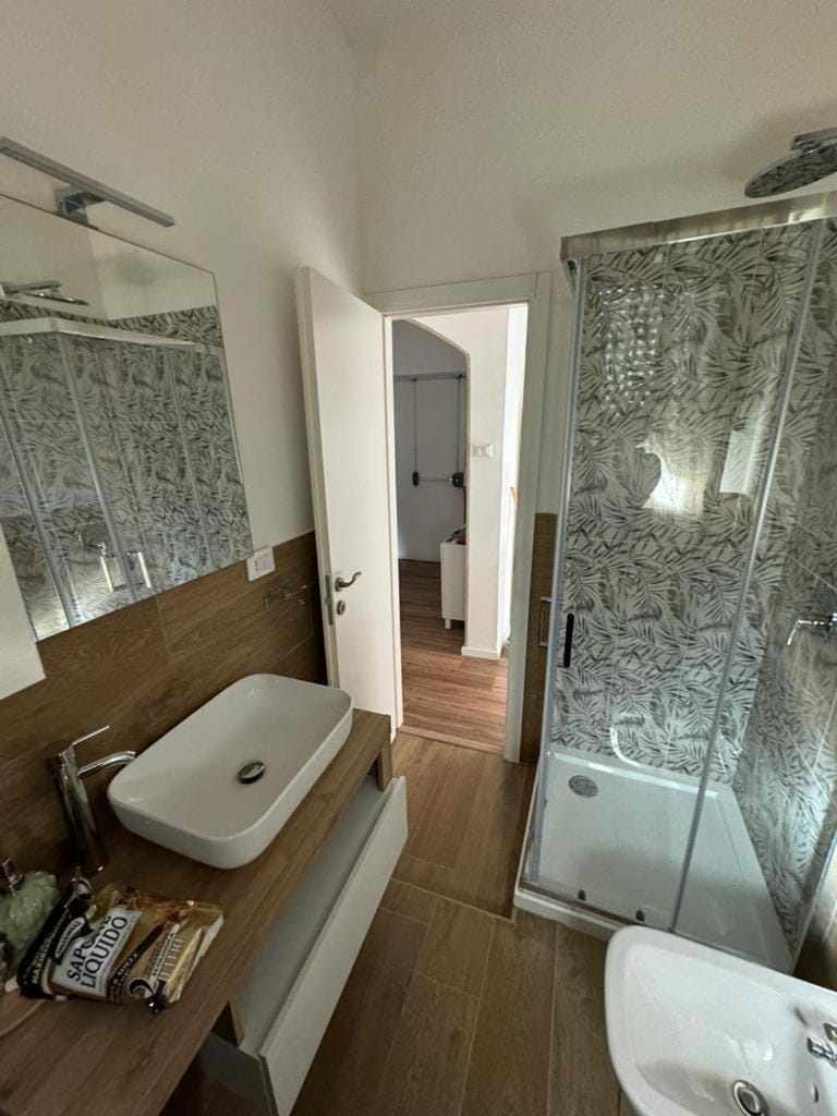 Shower, Bathroom, towels