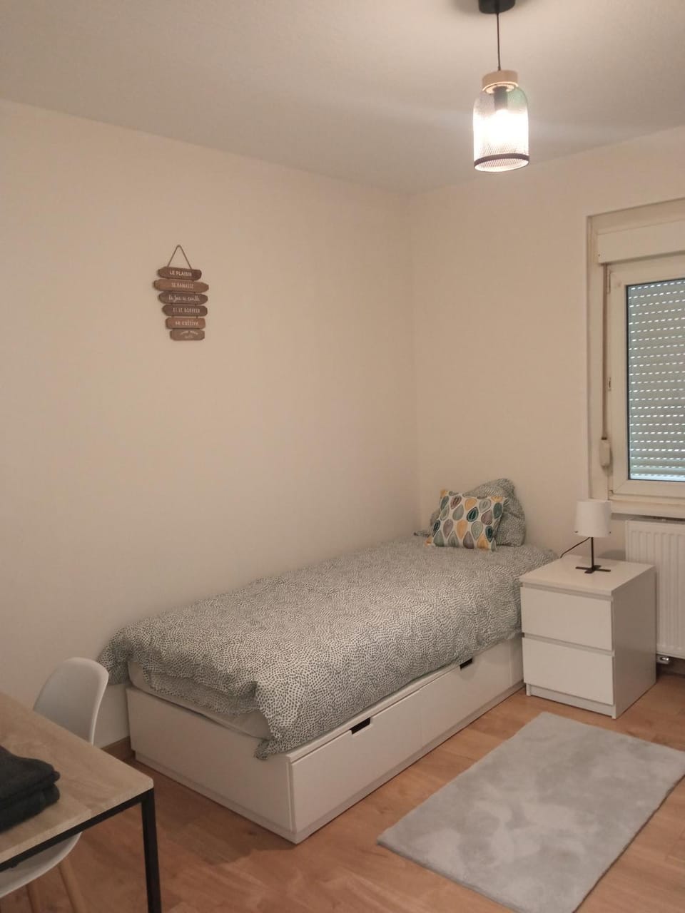 Photo of the whole room, Bedroom