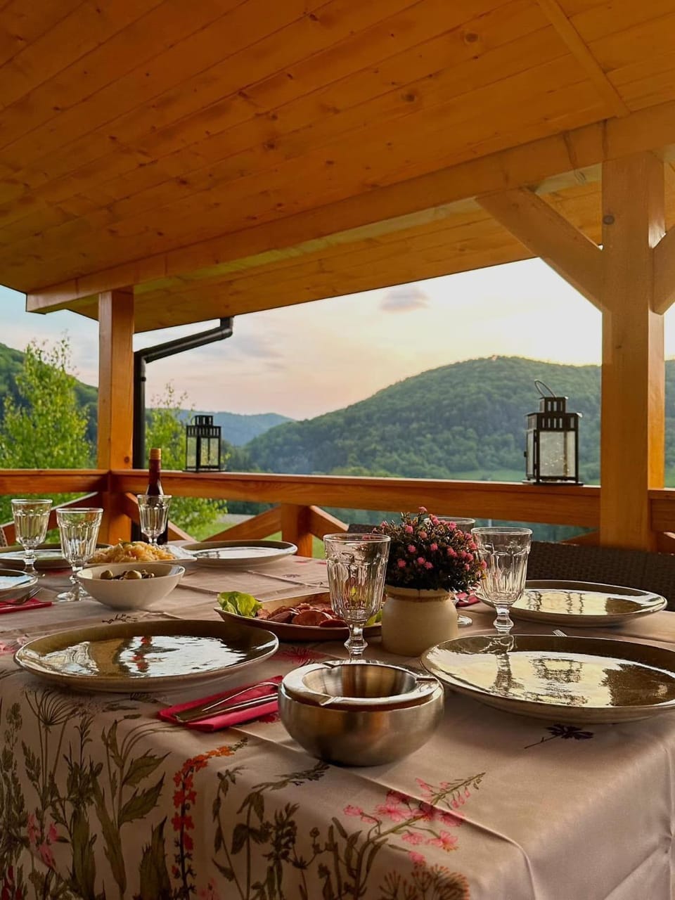 Patio, BBQ facilities, Garden, Coffee/tea facilities, View (from property/room), Balcony/Terrace, Balcony/Terrace, Kitchen or kitchenette, Guests, Breakfast, Breakfast