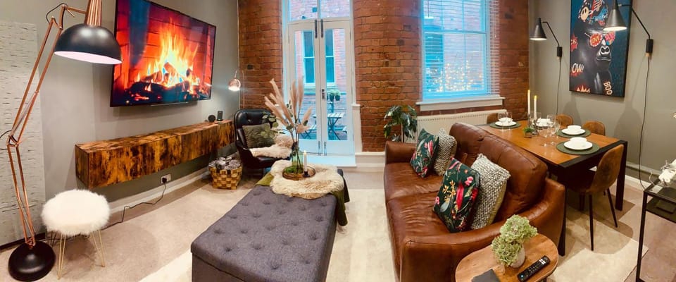 The Fifth Quarters, Grade II Listed Apartment, The Lace Market, NG1, City Centre, Nottingham, Sleeps 4 Apartment in Nottingham