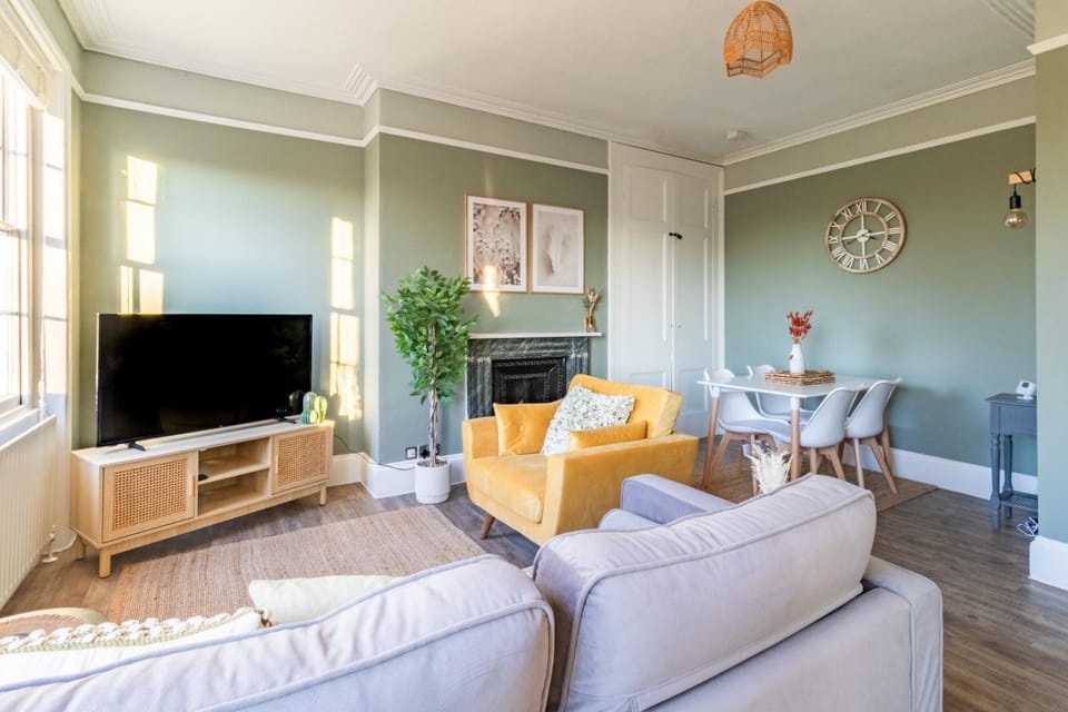 Clarence Square Penthouse Apartment in Cheltenham