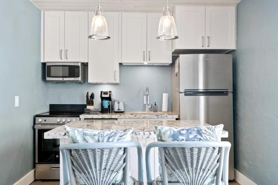 Kitchen or kitchenette, Dining area, dishwasher, minibar, pet friendly, stove, toaster